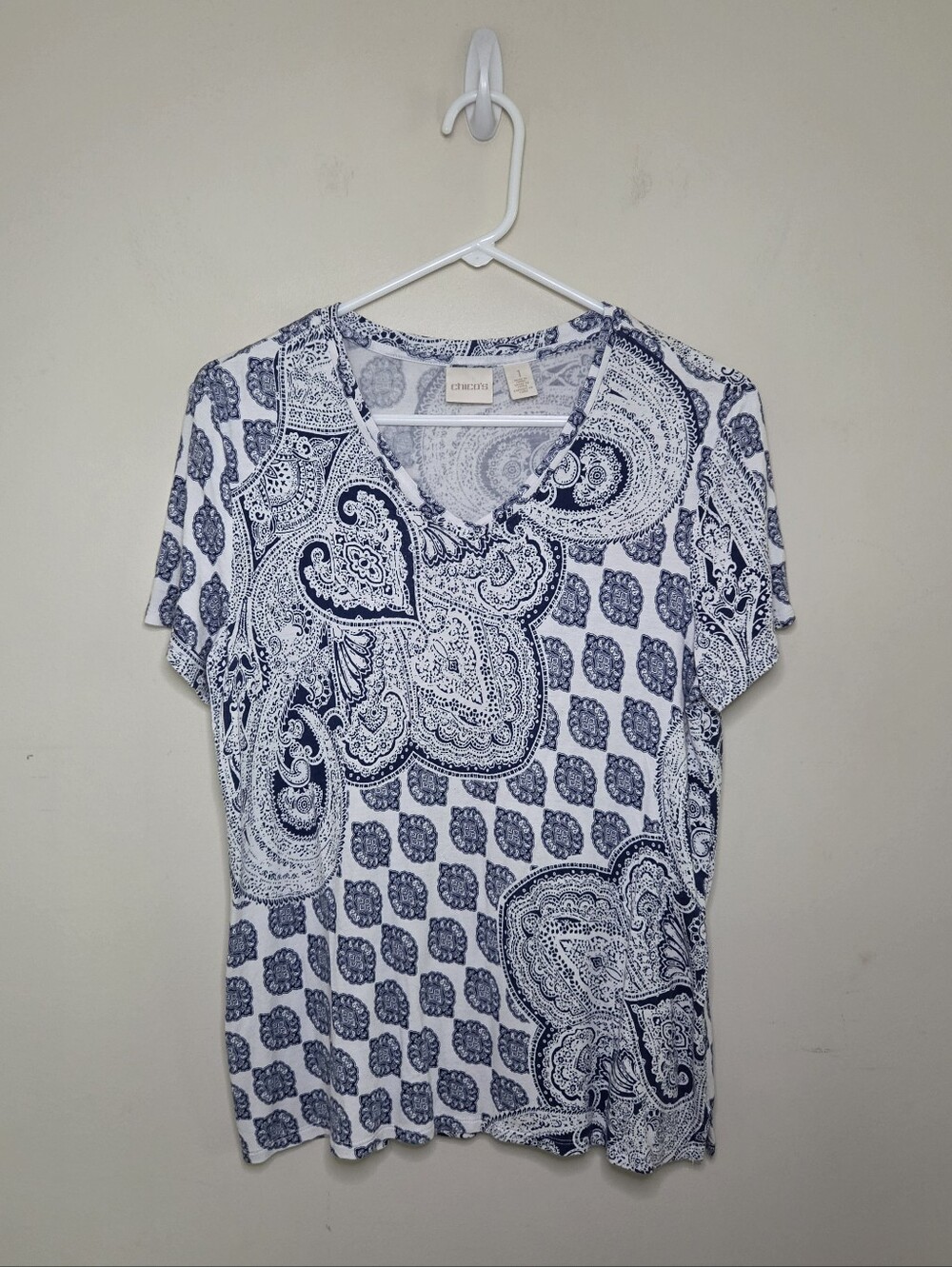 Women's Chico's Blue Paisley Print V-Neck Shirt Sz 1 /Med
